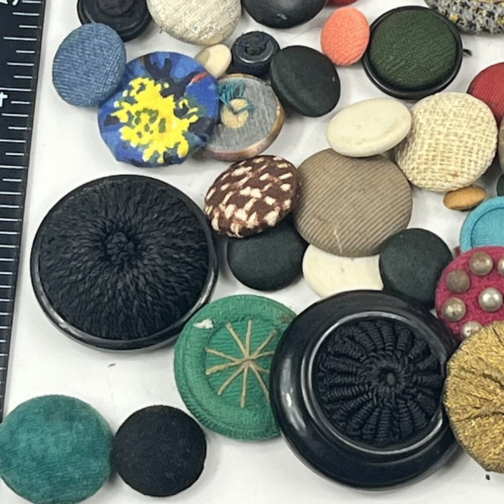 Vintage Button Lot Mixed Assorted Fabric Covered Studded Sewing Crafts 4.2 oz - Picture 5 of 6